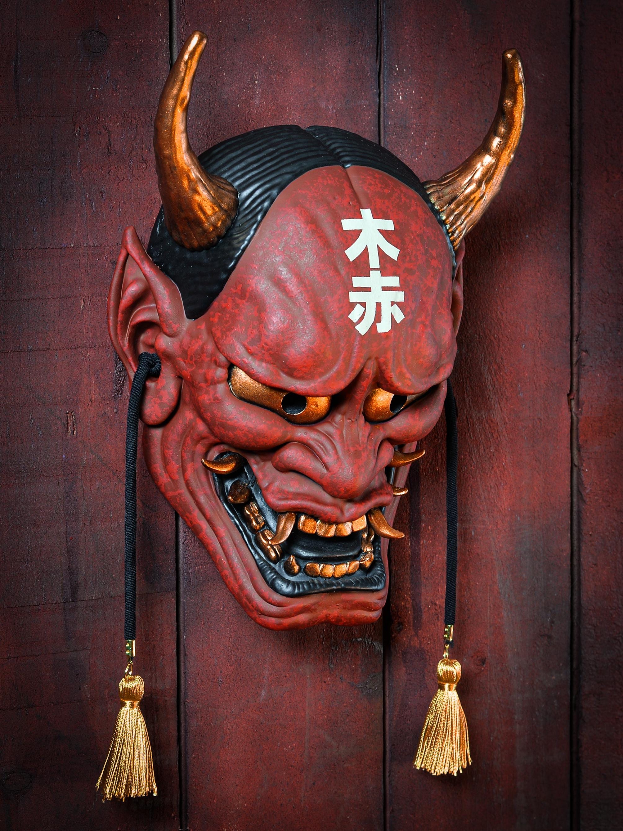 日本の伝統的な般若の面 鬼 悪魔 日本の能 伝統的な面 悪魔 赤 赤い 
