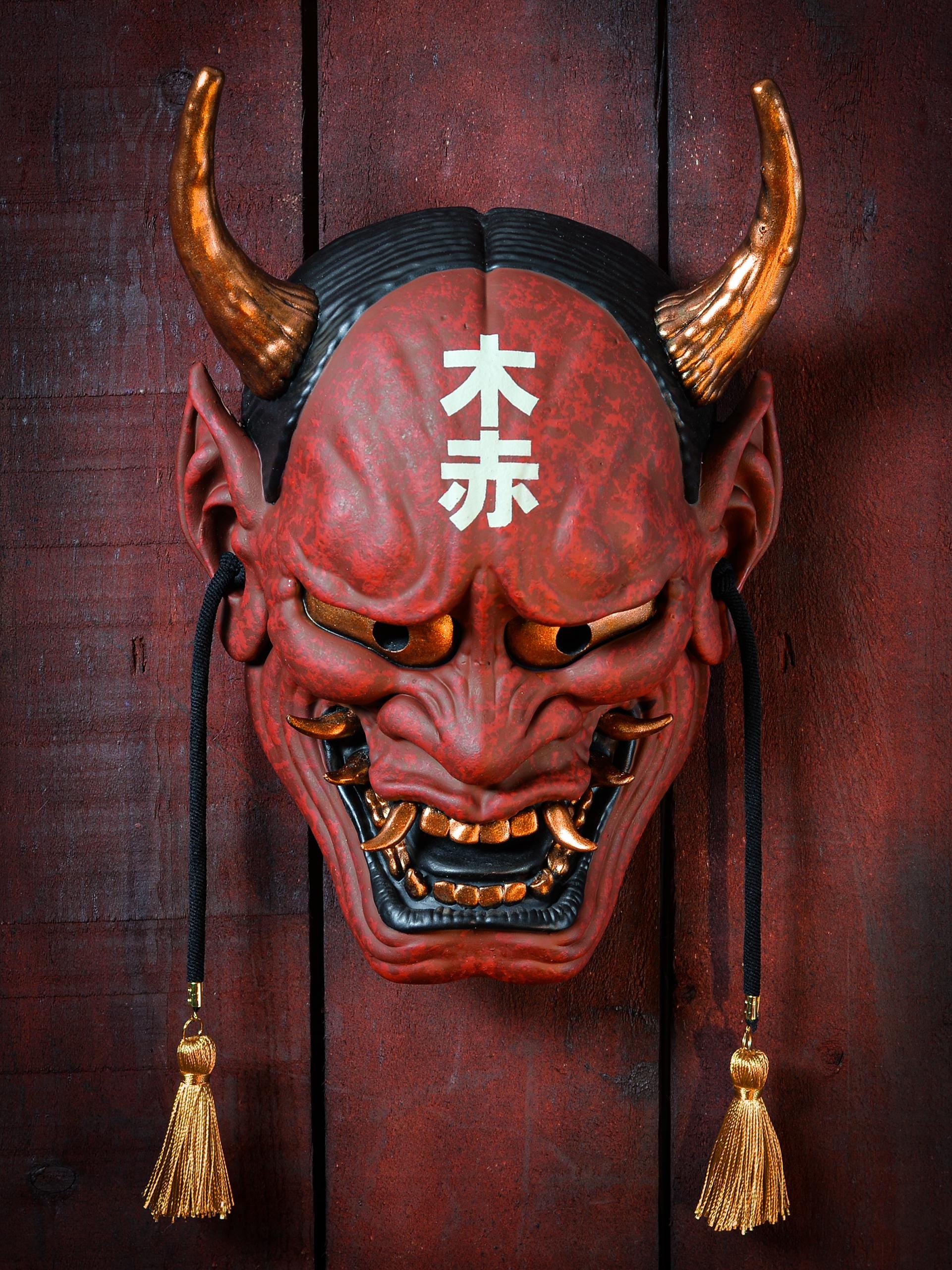 日本の伝統的な般若の面 鬼 悪魔 日本の能 伝統的な面 悪魔 赤 赤い