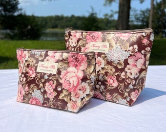 Joli ensemble sac à cosmétiques floral moka et sac à fermeture éclair pour accessoires, extérieurs durables, doublure imprimée, idéal pour les voyages et sac à main/organisateur de sac à main