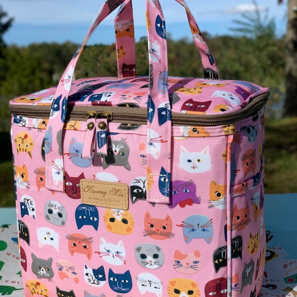 Pink Cat Faces Insulated Lunch Bag for Women/Kids,Reusable Lunch Cooler for School,Office,Picnic Outdoors,Premium Fabric,Ideal Gift for BTS