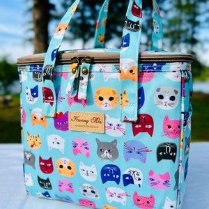 Blue Cat Faces Insulated Lunch Bag for Women/Kids,Reusable Lunch Cooler for School,Office,Picnic Outdoors,Premium Fabric,Ideal Gift for BTS