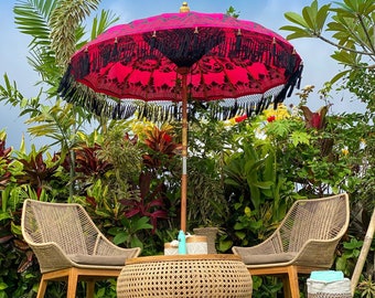 Parasol indonésien traditionnel | Rose foncé avec un imprimé noir| Style bohème | Style balinais | Style Ibiza | décoration de jardin | 2 mètres