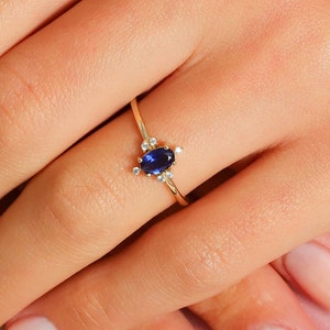 Blue Sapphire Engagement Ring Vintage Style Ring 10K 14K 18K Solid Gold Side Diamond, Oval Birthstone Ring Art Deco Personalized Ring Women