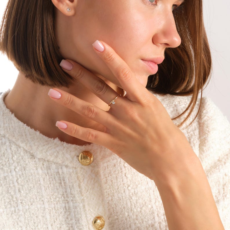 💎 Diamond Dangle Ring – Minimalist 14K Solid Gold Gift for Her
Add effortless sparkle to your everyday style with this diamond dangle ring – a dainty and elegant piece crafted in your choice of 10K, 14K, or 18K solid gold. Featuring a single round-cut diamond or moissanite, this delicate dangling diamond ring brings movement, brilliance, and charm to any look.

Perfect for women who love minimalist jewelry, this handmade gold ring makes a beautiful statement whether worn alone or stacked.