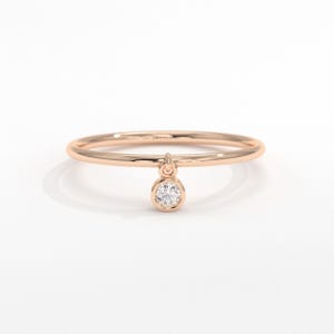 💎 Diamond Dangle Ring – Minimalist 14K Solid Gold Gift for Her
Add effortless sparkle to your everyday style with this diamond dangle ring – a dainty and elegant piece crafted in your choice of 10K, 14K, or 18K solid gold. Featuring a single round-cut diamond or moissanite, this delicate dangling diamond ring brings movement, brilliance, and charm to any look.

Perfect for women who love minimalist jewelry, this handmade gold ring makes a beautiful statement whether worn alone or stacked.