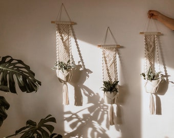 White macrame plant hanger, Indoor plant stand, Crazy plant lady gift, Boho macrame plant holder, Wall planter decoration, Housewarming gift