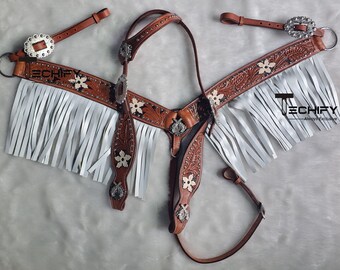 Conjunto de cabezada y pechera de cuero estilo western hecho a mano: flecos blancos con detalles florales.