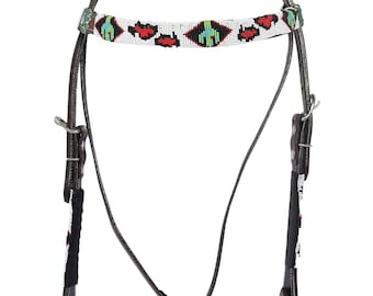 Cabezada de cuero estilo western con cuentas y pechera a juego con diseño de cuentas hechas a mano.
