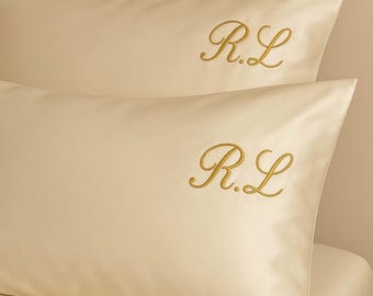 Federa in raso con monogramma, regalo per lei, federa con nome ricamato, federa in raso personalizzata, regalo per damigella d'onore, regalo per addio al nubilato