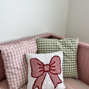 Almohadas con capitoné, almohadas con bordado de aguja perforadora, almohadas bonitas, almohada estética, almohada de fresa con capitoné, almohada de rana, almohada de bola 8, regalo para niñas imagen 3