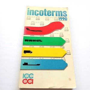 Könnte beinhalten: Ein Vintage-Buch mit dem Titel "incoterms 1990" mit cremefarbenem Einband. Der Einband zeigt farbige Pfeile, die verschiedene Transportmittel darstellen: rot für Luft, grün für Schiene, gelb für LKW und blau für See. Das ICC-Logo befindet sich unten.