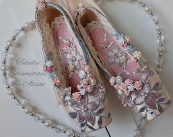 Vintage Shabby Chic Decorated Pointe Shoe, Ballet Keepsake, Ballet Room Decoration, Interior Design, Ballet Gift, Dance Gift