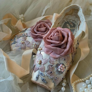 Vintage Shabby Chic Decorated Pointe Shoe, Ballet Gift, Ballet Keepsake, Ballet Room Decoration, Interior Design