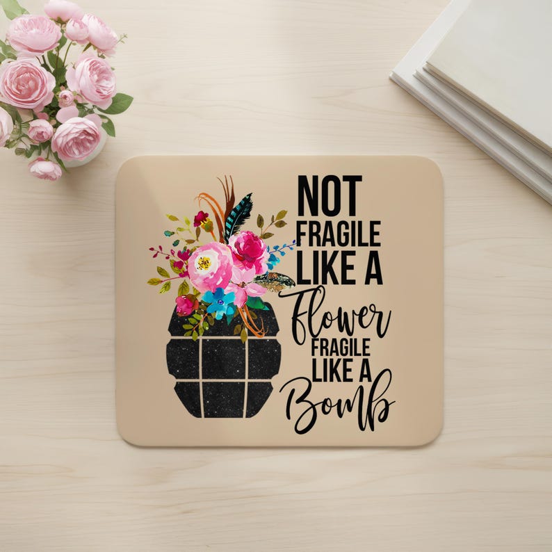 T-Shirt Donna RBG Not Fragile Like A Flower But A Bomb - Nera - Ideale Regalo Femminista
