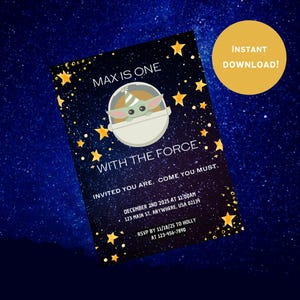 Peut inclure: Une invitation imprimable pour une fête de premier anniversaire sur le thème de l'espace. L'invitation présente une image de dessin animé d'un bébé Yoda dans un vaisseau spatial avec le texte "Max a un an" et "Avec la Force. Vous êtes invités. Venez, vous devez."