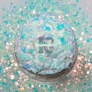 VERY DEMURE - Grosses paillettes blanches | Paillettes Colorshift blanches | Blanc Bleu Violet Menthe | Boule à neige scintillante | Des paillettes pour le maquillage des ongles