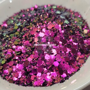MISTRESS OF EVIL - Chunky Farbwechsel Glitters | Farbverschiebende Glitzer | Grün über Pink bis Lila Glitzert | Becher Glitzer | Gießharz-Kunst