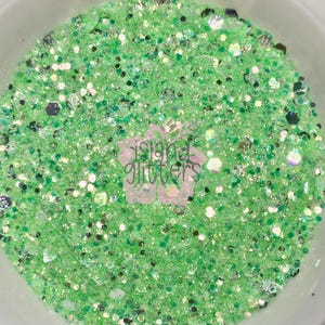 CUCUMBER MOCKTAIL - Glitters verdes iridescentes | Glitters verde-claro | Glitters verde-limão | Glitters pastéis | Glitters para copos globo de neve