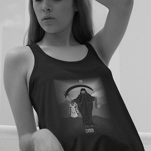 Camiseta con la carta del Tarot de la Muerte: ropa gótica para brujas y buscadores espirituales