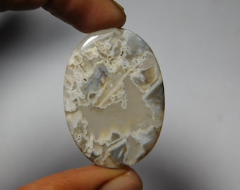 Cabujón de ágata en forma de aguja, hecho a mano (37 cts)