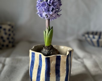 Blumenvase Keramikvase handgetöpfert mit blauen Streifen, Keramik, Geschenk, Blumen, Vase, handgefertigte Keramik