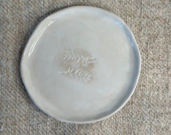 Kleiner Keramik Teller/ Untersetzer, Blumenuntersetzer, Tapasteller, 11 cm, Plätzchenteller, Keramik Geschirr, handgetöpfert