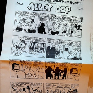 Puede incluir: Una tira cómica en blanco y negro del Menomonee Falls Guardian Special, con el personaje Alley Oop. La tira cómica se titula "Alley Oop" y está fechada en 1974. La tira cómica trata sobre un hombre llamado Alley Oop que está tratando de averiguar qué le pasó a su amigo Guz. La tira cómica está llena de acción y aventura.