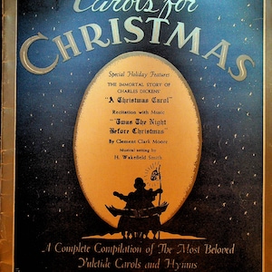 Pode incluir: Uma capa de livro vintage para uma coleção de canções de Natal. A capa apresenta um fundo azul com estrelas prateadas e um oval dourado com uma silhueta de uma pessoa em um trenó. O título "Carols for Christmas" está escrito em letras prateadas. O livro custa 60 centavos.