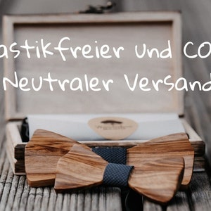 Helle Holzfliege mit grauem Stoff von Woodenlove Bild 7