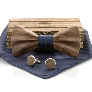 Wooden bow tie heartwood dark blue from Woodenlove image 1