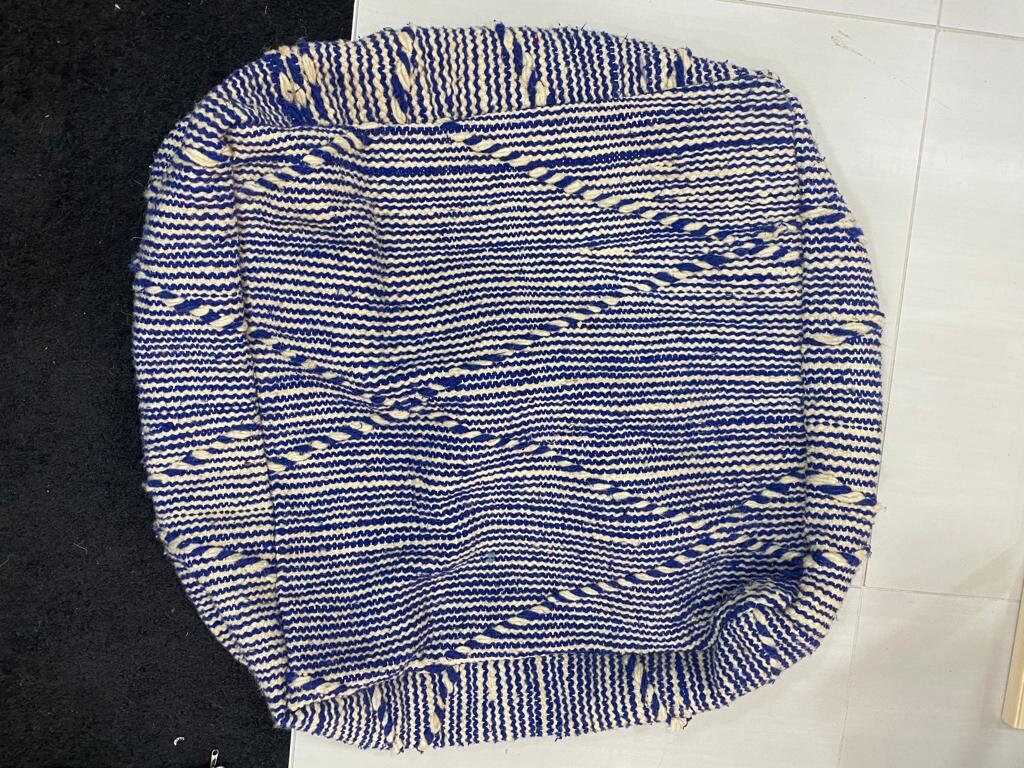 Pouf Berbère en Tapis Bleu