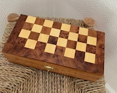 Medium chessboard in Thuya 24x24 cm with chess piece