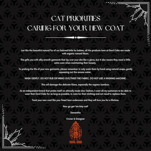 Puede incluir: Gr&aacute;fico en blanco y negro con el texto "CAT PRIORITIES CARING FOR YOUR NEW COAT". El texto proporciona instrucciones de cuidado para prendas hechas con fibras naturales org&aacute;nicas, incluyendo lavado a mano y evitar la lavadora.