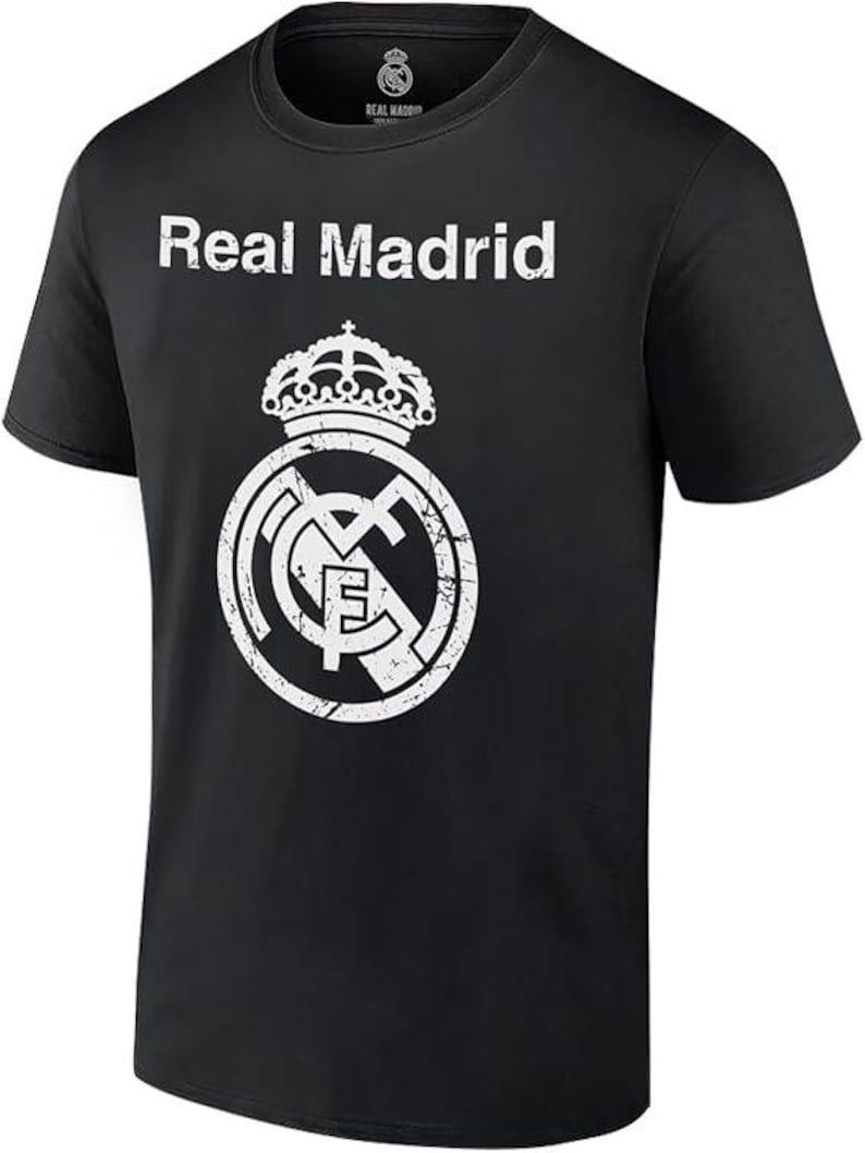 Puede incluir: Camiseta negra con un logotipo blanco desgastado del Real Madrid y el texto "Real Madrid" encima del logotipo.