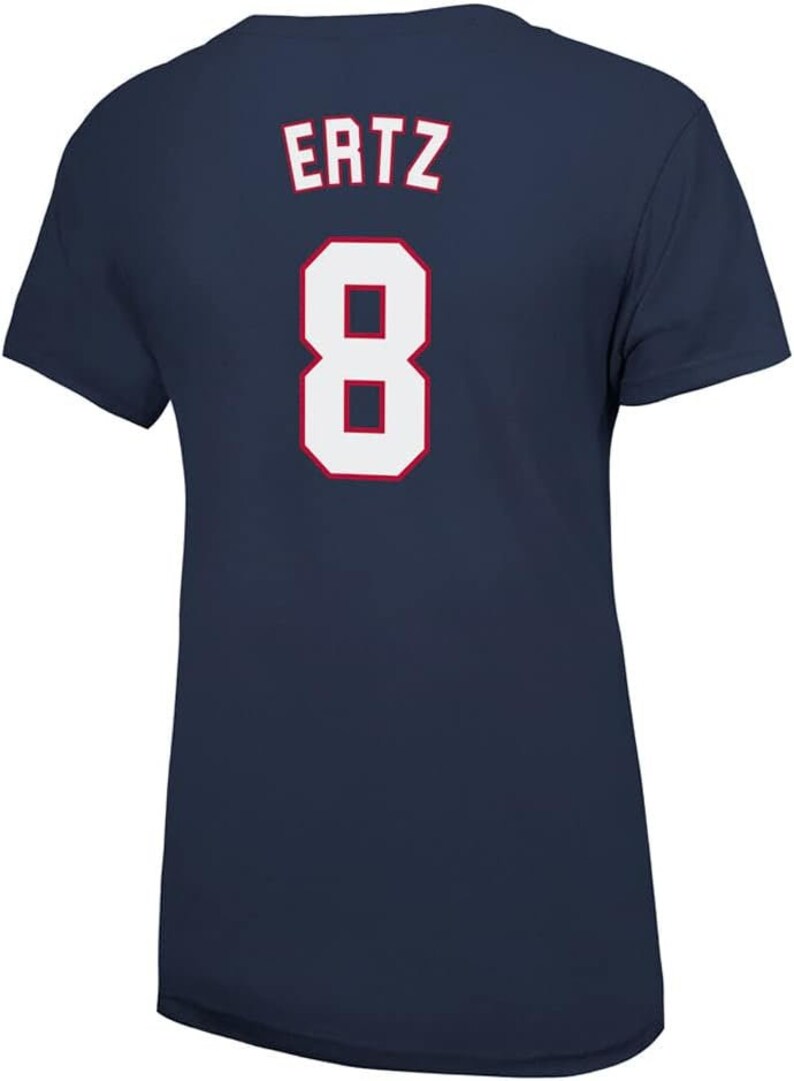 Puede incluir: Camiseta azul marino con letras blancas. La parte posterior de la camiseta tiene el nombre "ERTZ" y el n&uacute;mero "8" en blanco con un contorno rojo.