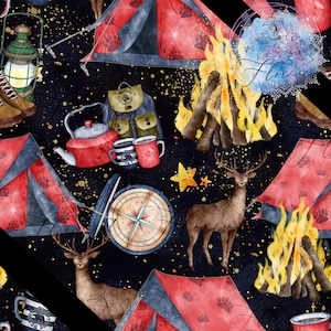 Peut inclure: Un motif sans couture sur le thème du camping avec des tentes rouges et bleues, une boussole, un feu de camp, une théière, des tasses, une lanterne, un sac à dos et un cerf sur un fond noir avec des paillettes dorées.