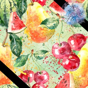 Peut inclure: Peinture à l'aquarelle d'un motif sans couture représentant de la pastèque, des poires et des cerises. Les fruits sont peints dans un style réaliste avec des éclaboussures de couleur et de paillettes. L'arrière-plan est vert clair avec des accents dorés.