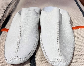 Handmade Moroccan men white babouches slippers, Pointed white babouches