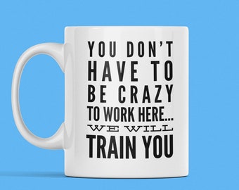 No tienes que estar loco para trabajar aquí Te entrenaremos taza de oficina divertida 11oz Regalo de coworker divertido de calidad premium
