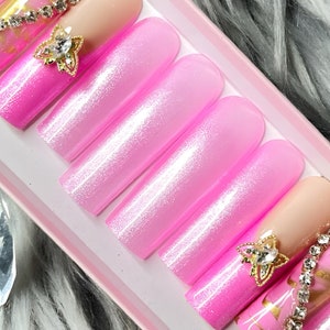 Pink Shimmer Press on Nails with Butterfly Gold Crystal Charms 2XL Square Shown Bild 9