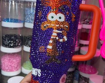 Preordena un vaso Stanley personalizado de 40 oz con diseño brillante.