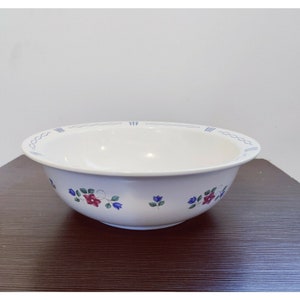 Pfaltzgraff USA Bonnie Brae Serving bowl  red/blue flowers