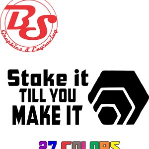 Puede incluir: Diseño gráfico en blanco y negro con el texto "Stake it Till You Make It" y una forma hexagonal estilizada. El texto "27 Colors" está debajo del diseño.