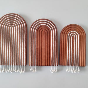 Tapiz de pared con cuerdas de macramé con aspecto de pintura de madera estilo bohemio/colgante de pared de madera estilo bohemio/arte de pared bohemio/decoración de pared minimalista/decoración de madera