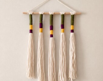 Boho makrama ścienna – dekoracja z frędzlami