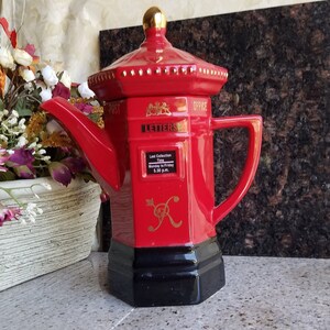London Pottery Tourist Teapot / Memories o London Collection Post Box Teapot