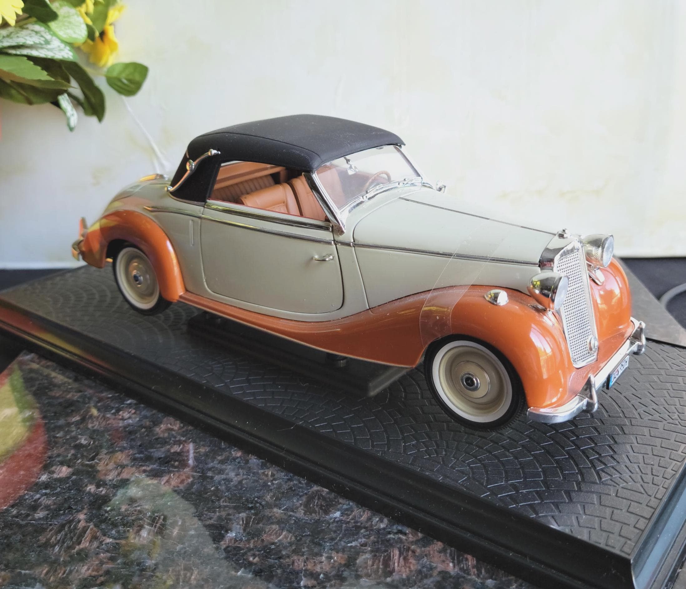 1950 Mercedes Benz 170S Cabriolet Diecast Model Car - 1/18 Scale