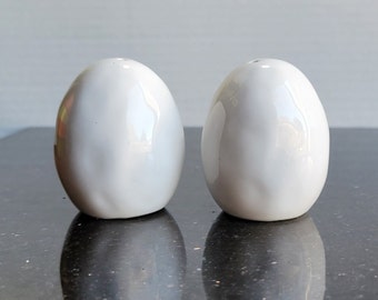 Ceramic Egg Shape Salt & Pepper Shaker - Set of 2