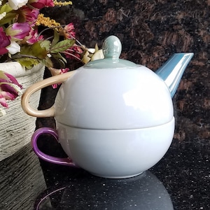Porcelain Single Serving Teapot and Teacup Set