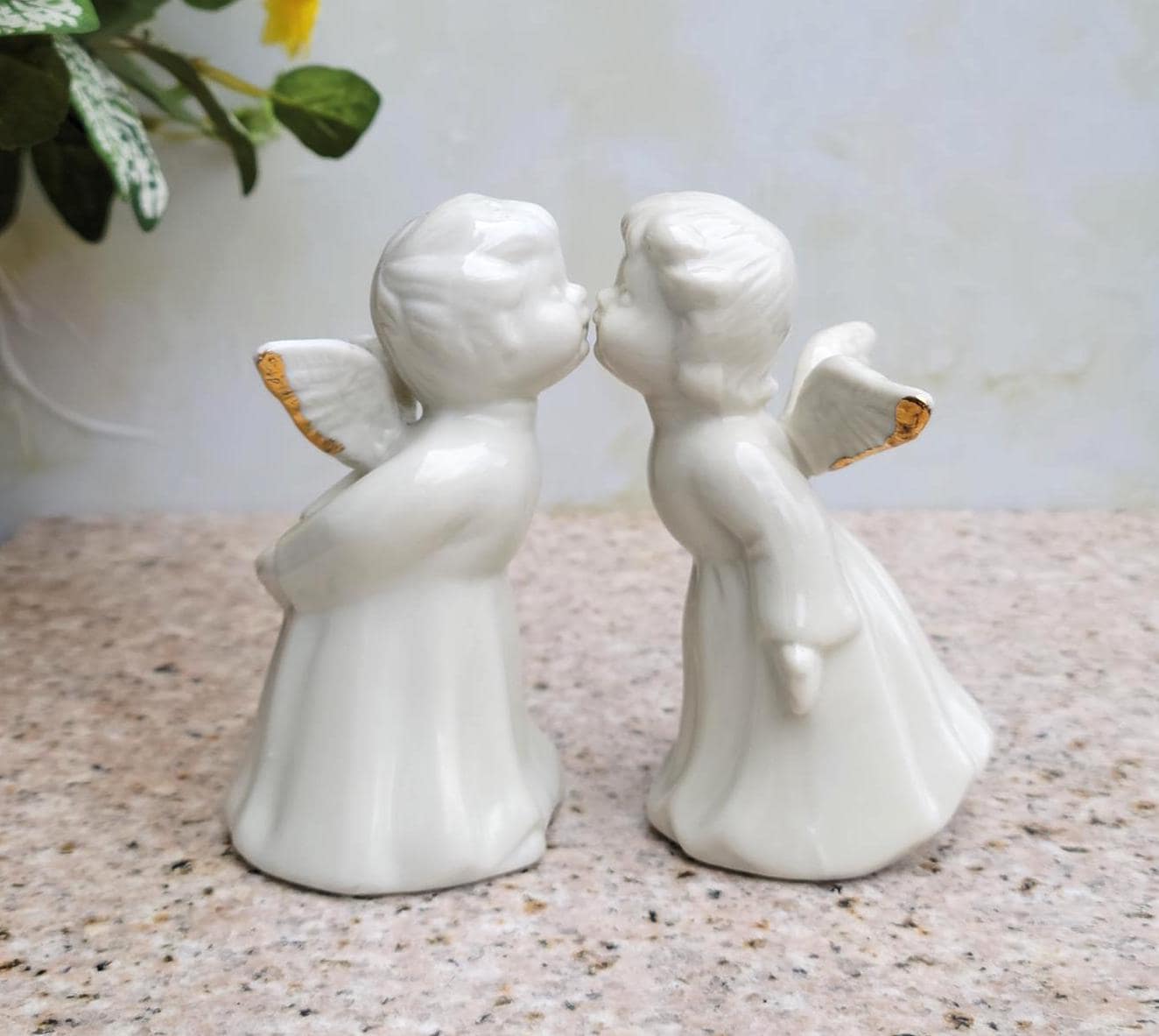 アイリッシュドレスデン Kissing エンジェル Kissing Angels Figurines - Etsy